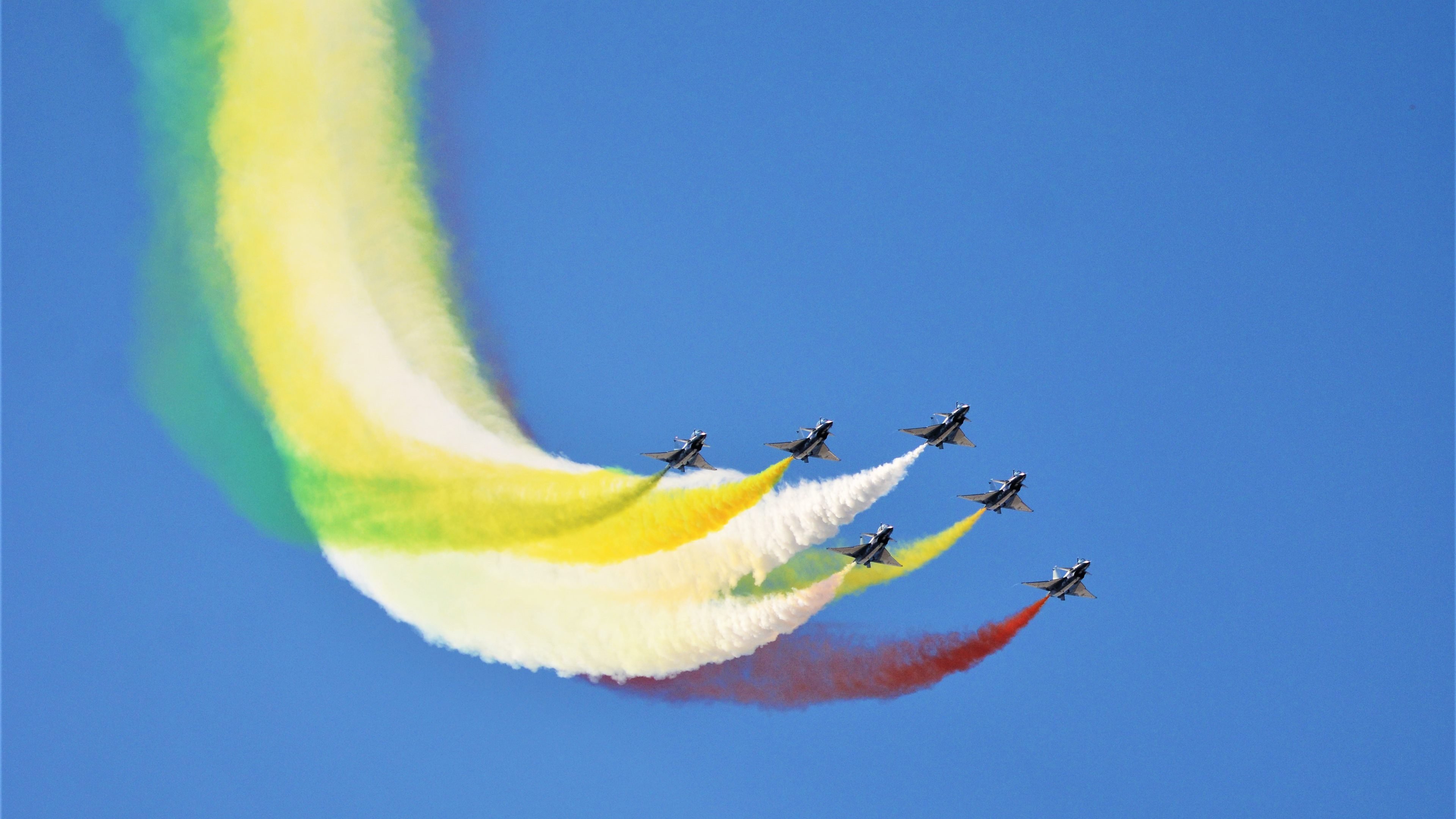 “球速飙升,反应极速!高新区全民健身馆壁球赛场技术与速度的碰撞”