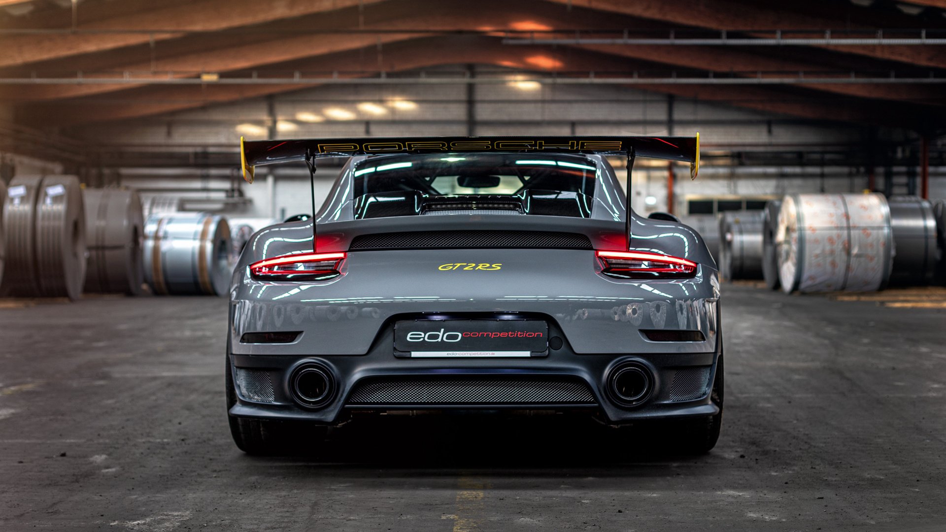 “腰旗式美式橄榄球:东部新区赛场引领新潮流运动风尚”